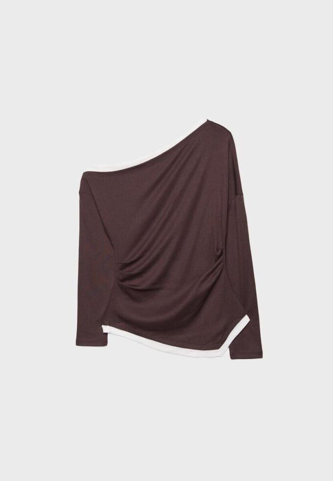 Zeilagiges, asymmetrisches Langarm-T-Shirt Zeilagiges, asymmetrisches Langarm-T-Shirt