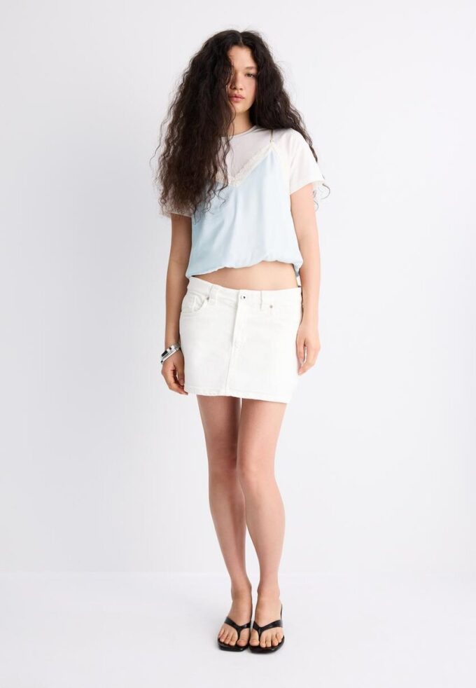 Zeilagiges Camisole-T-Shirt Zeilagiges Camisole-T-Shirt