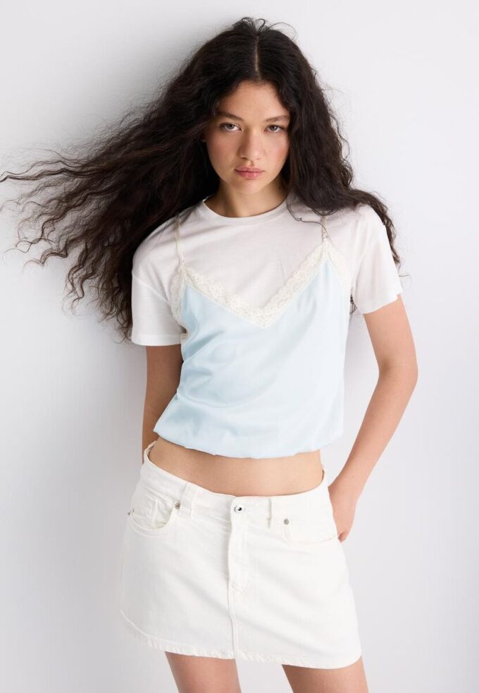 Zeilagiges Camisole-T-Shirt Zeilagiges Camisole-T-Shirt