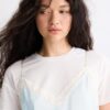 Zeilagiges Camisole-T-Shirt Zeilagiges Camisole-T-Shirt
