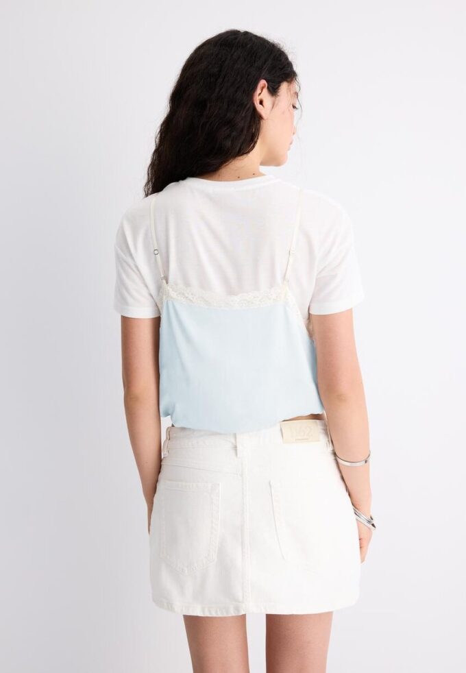 Zeilagiges Camisole-T-Shirt Zeilagiges Camisole-T-Shirt