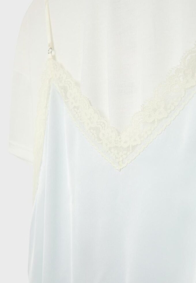 Zeilagiges Camisole-T-Shirt Zeilagiges Camisole-T-Shirt