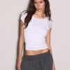Zeilagiges Kurzarm-T-Shirt Zeilagiges Kurzarm-T-Shirt