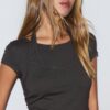 Zeilagiges Kurzarm-T-Shirt Zeilagiges Kurzarm-T-Shirt