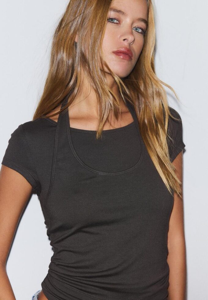 Zeilagiges Kurzarm-T-Shirt Zeilagiges Kurzarm-T-Shirt